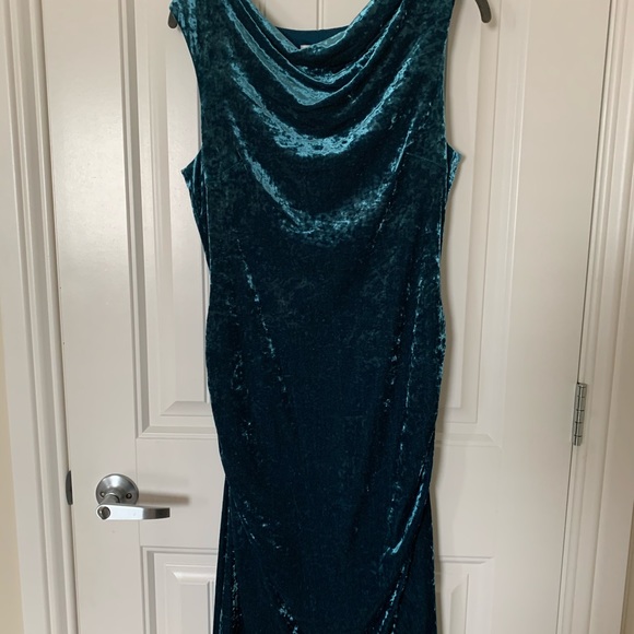 Beautiful party dress - Picture 2 of 2